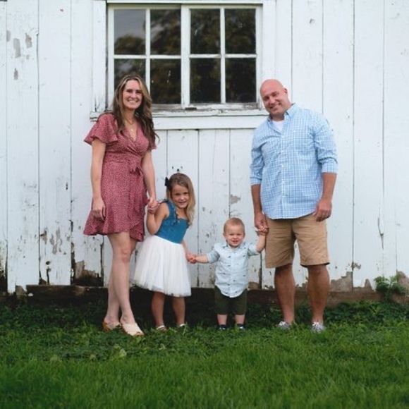 Meet your Posher, Rae - Picture 1 of 1